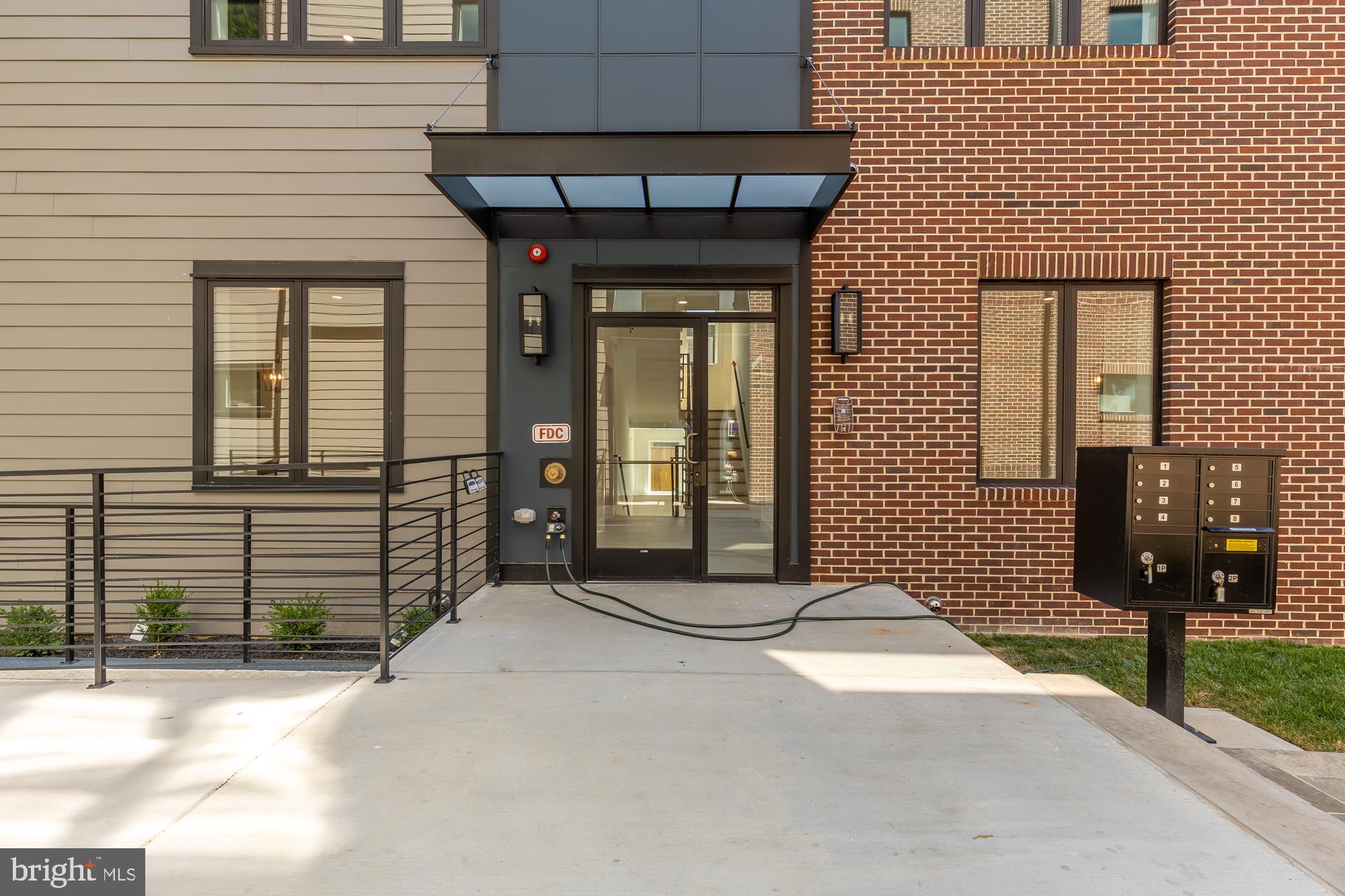828 Taylor St NE #4