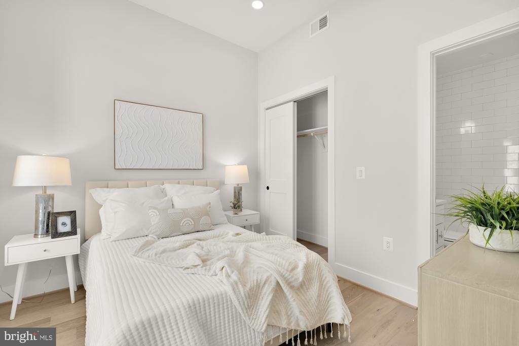 828 Taylor St NE #4