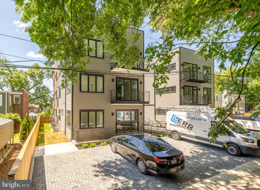 828 Taylor St NE #4