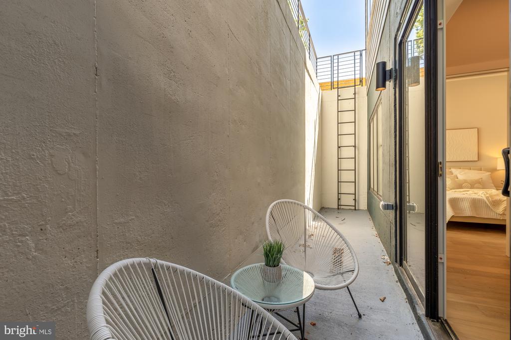 828 Taylor St NE #4