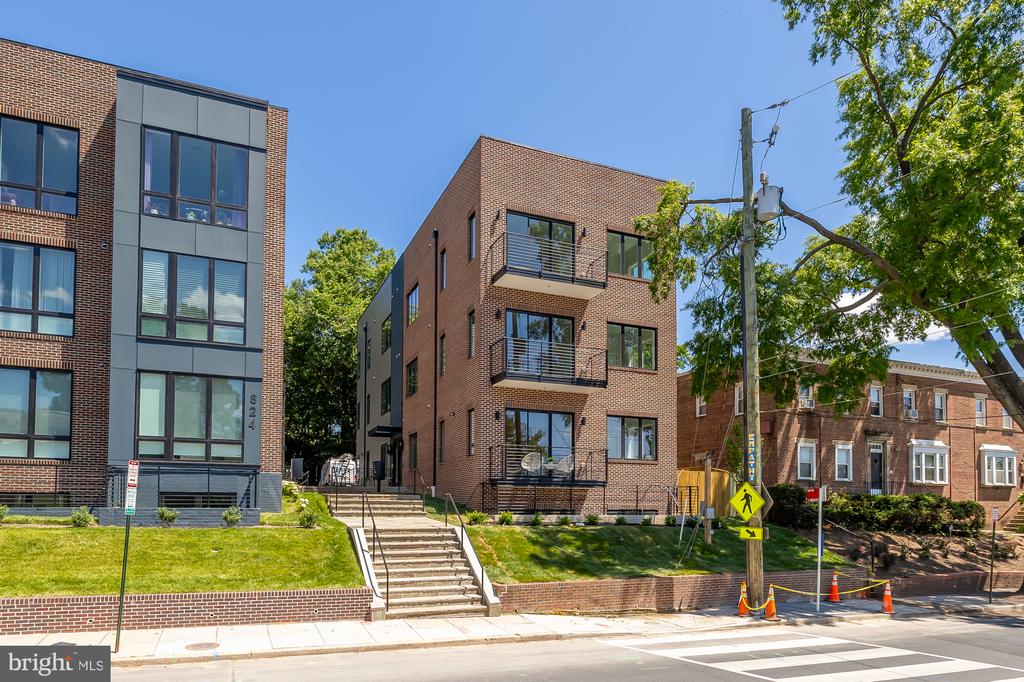 828 Taylor St NE #4