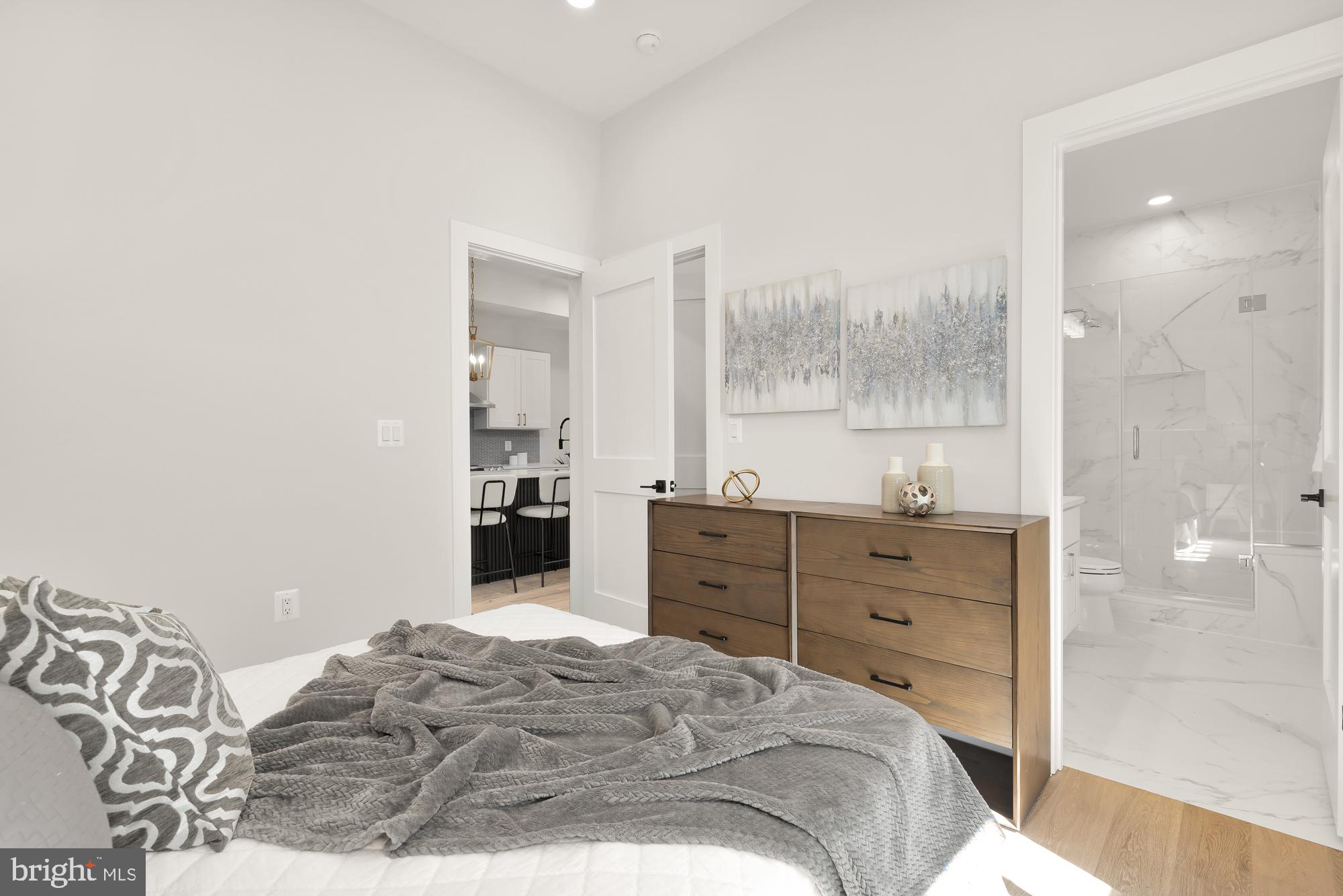 828 Taylor St NE #4