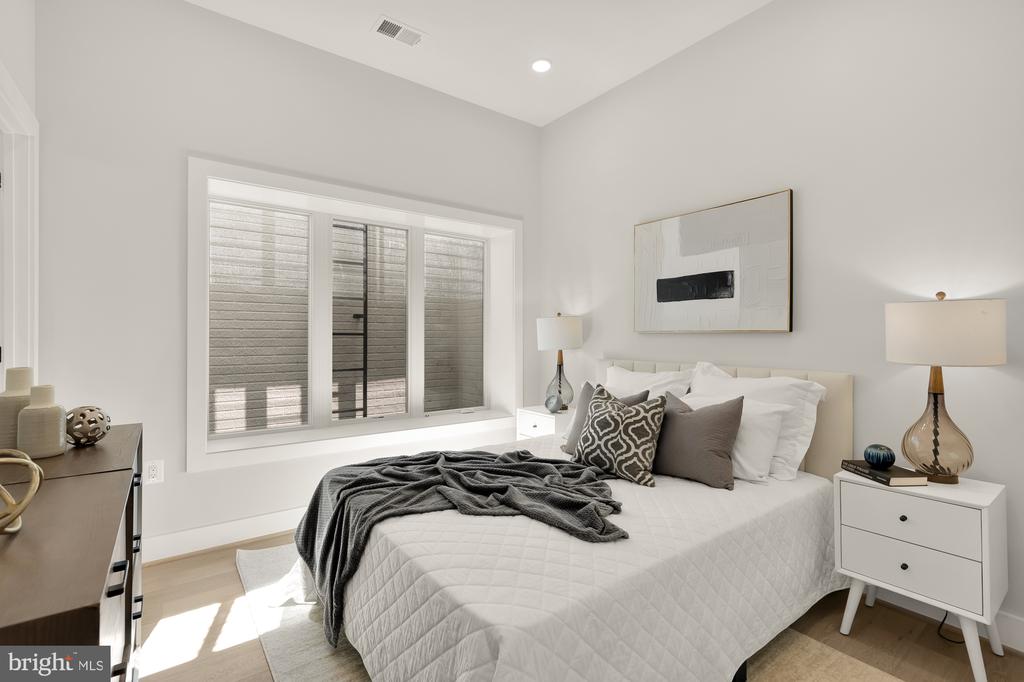 828 Taylor St NE #4