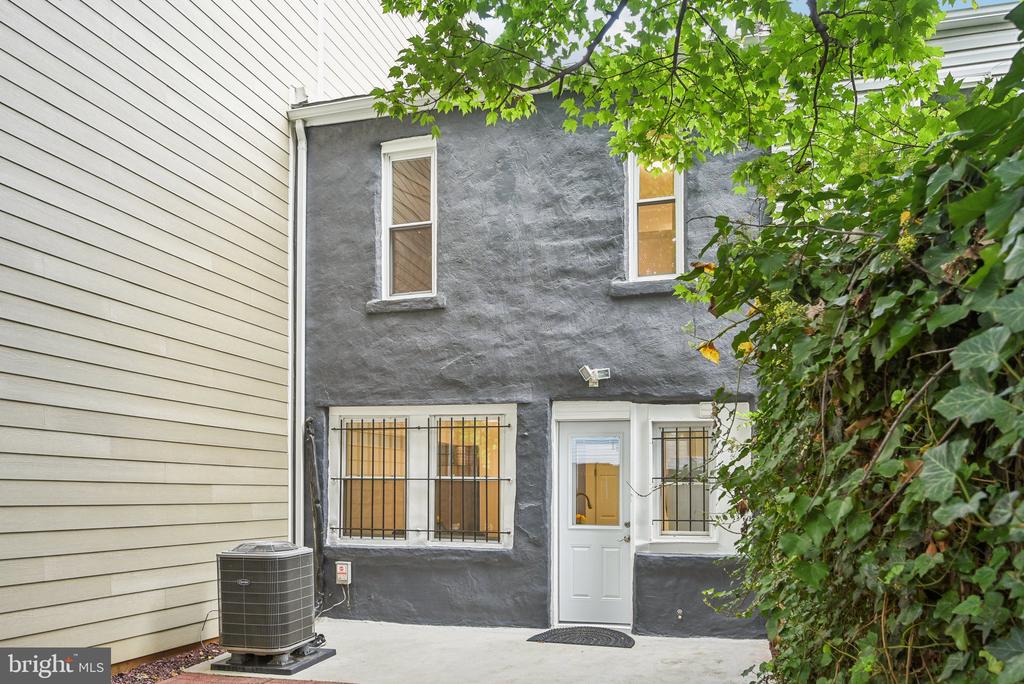 1144 16th St NE