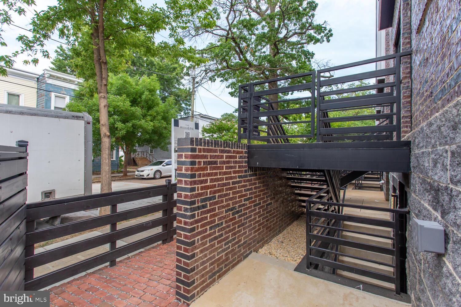 2305 Nicholson SE #201
