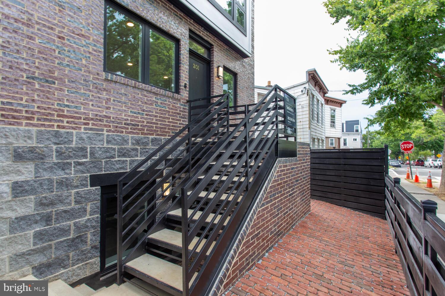 2305 Nicholson SE #201