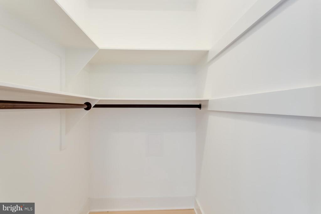2305 Nicholson SE #201
