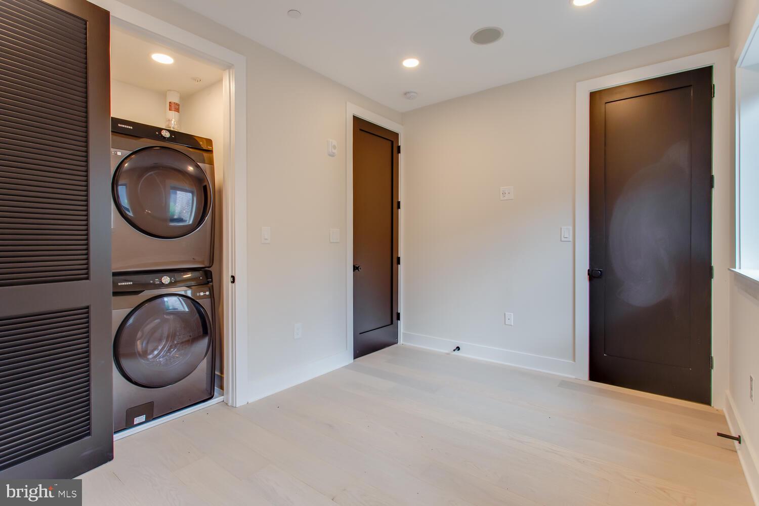 2305 Nicholson SE #201