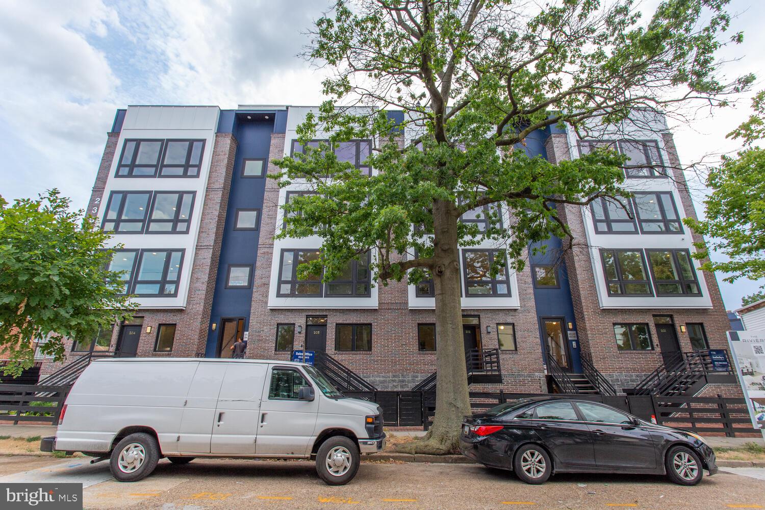 2305 Nicholson SE #201