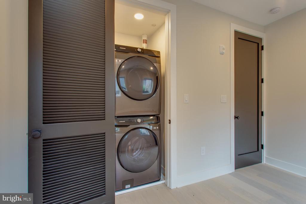 2305 Nicholson SE #201