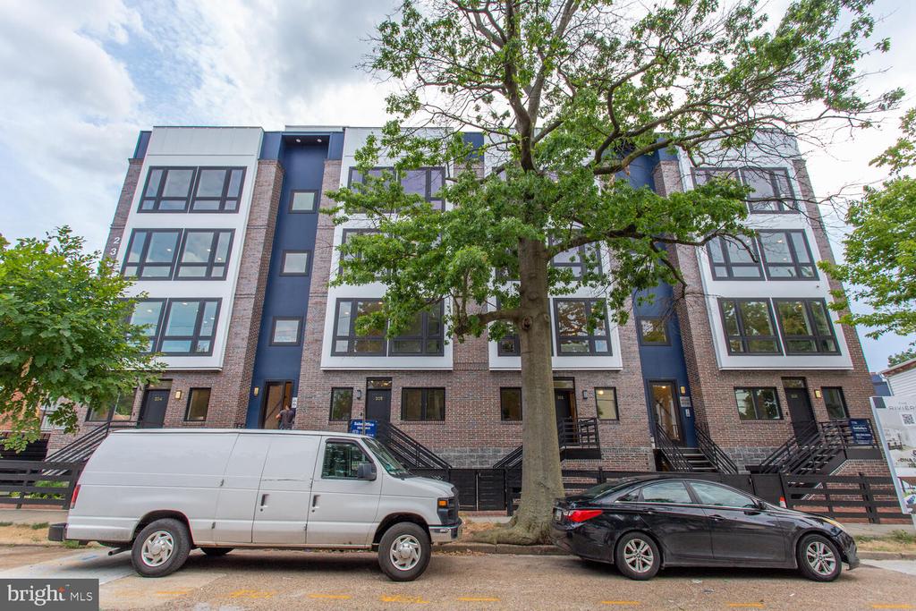 2305 Nicholson SE #201