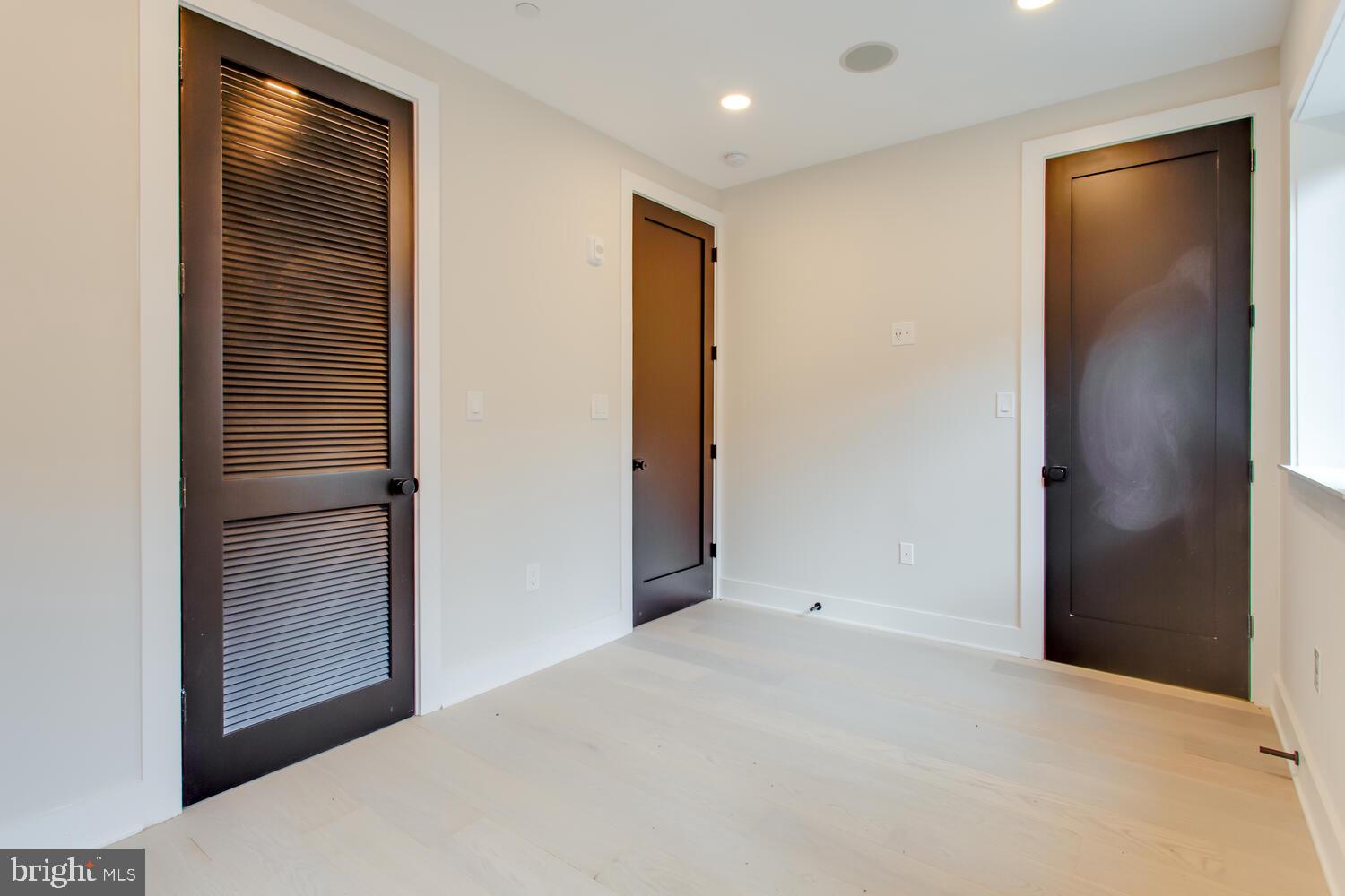 2305 Nicholson SE #201