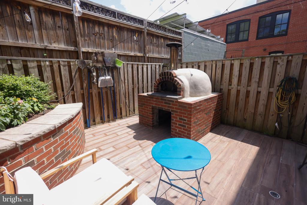 335 8TH ST NE