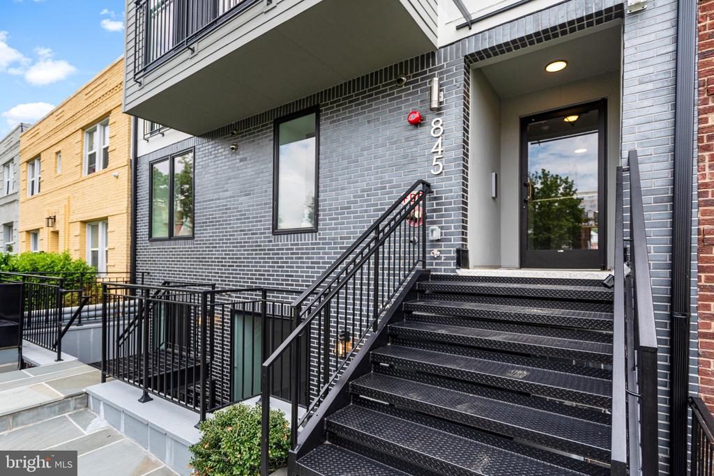 845 19TH STREET NE UNIT 6