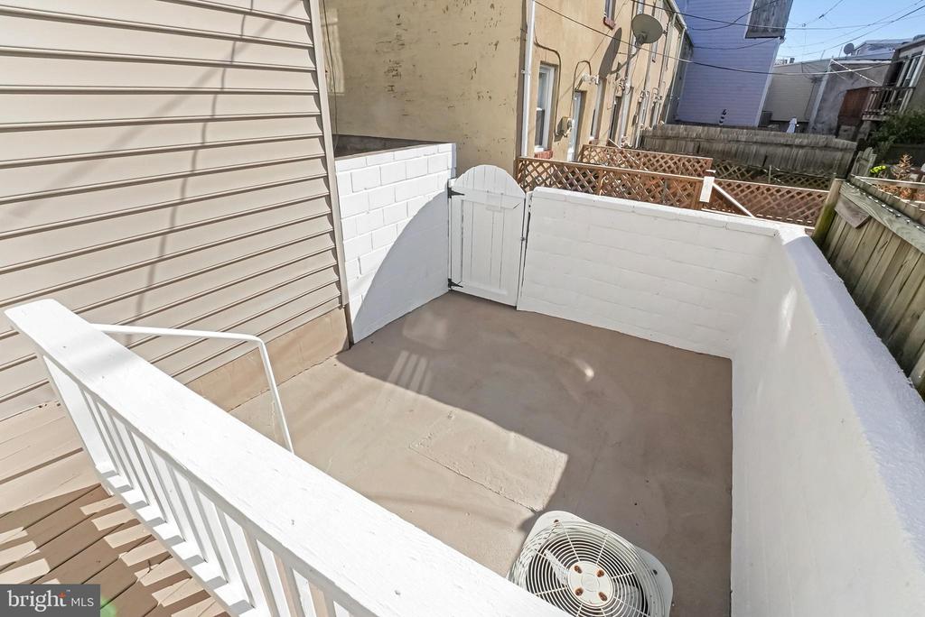 2725 HUDSON STREET