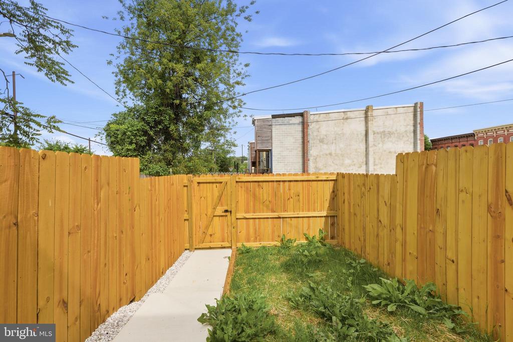 1307 N BROADWAY