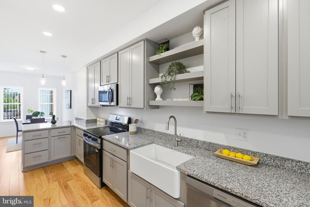 1307 N BROADWAY