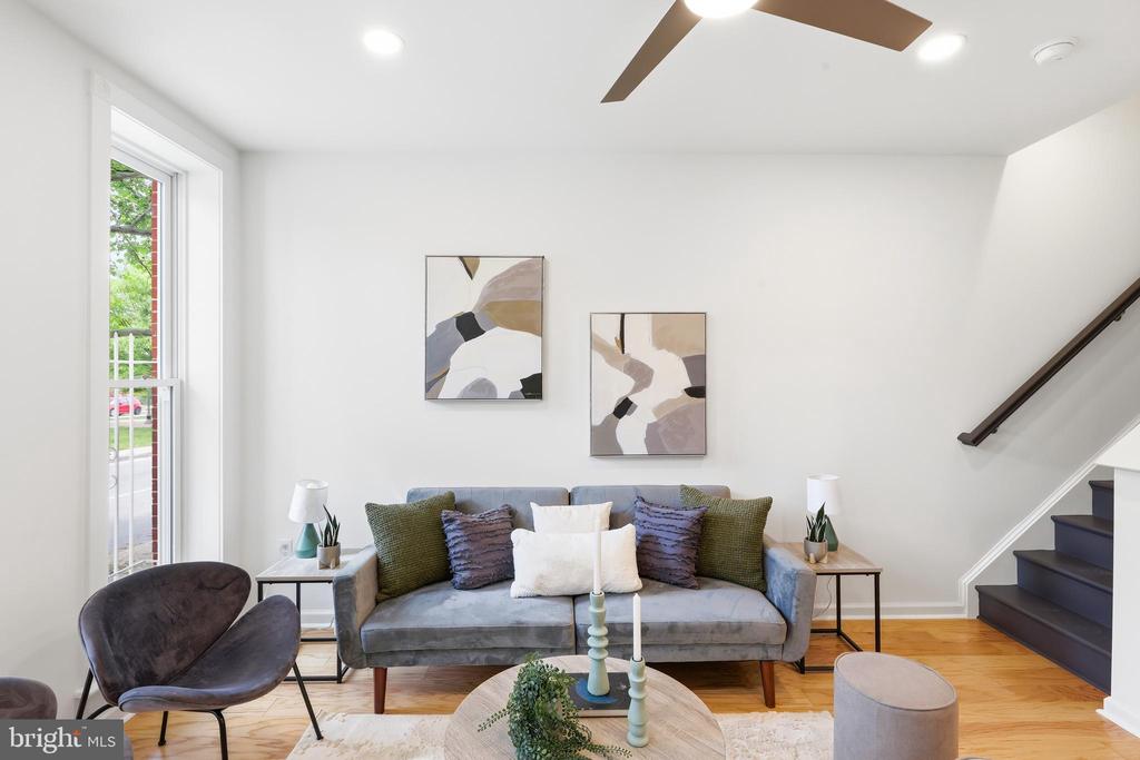 1307 N BROADWAY