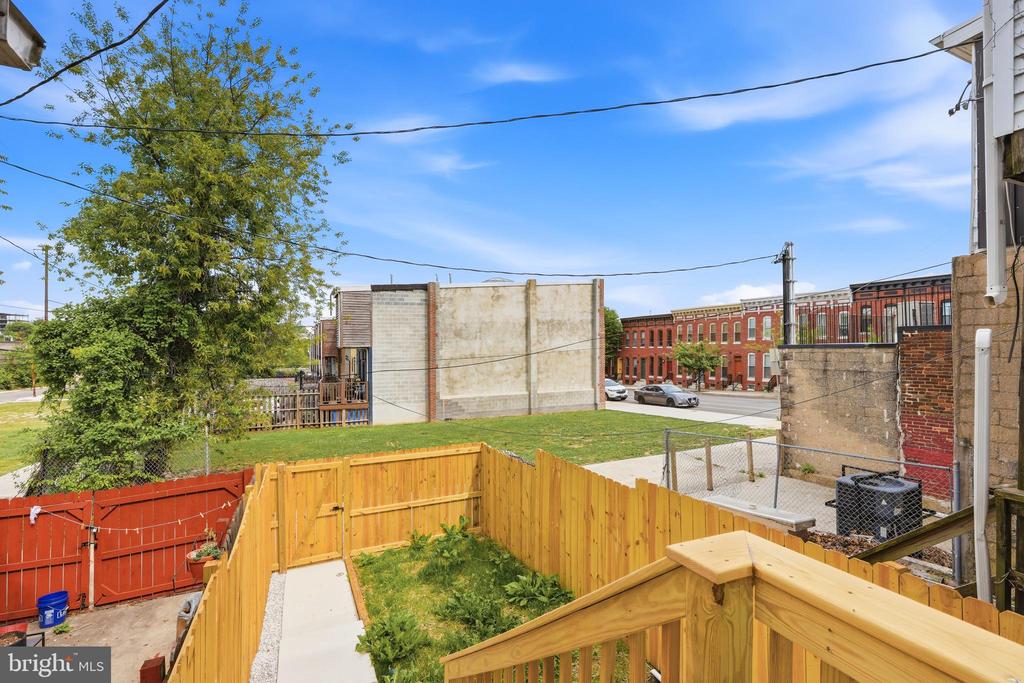 1307 N BROADWAY