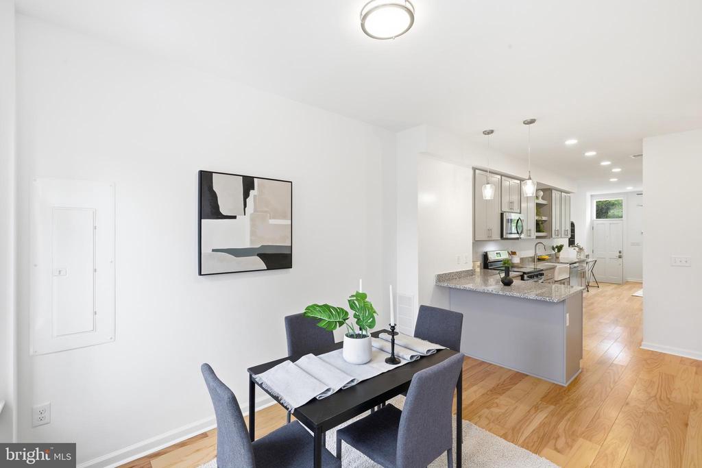 1307 N BROADWAY
