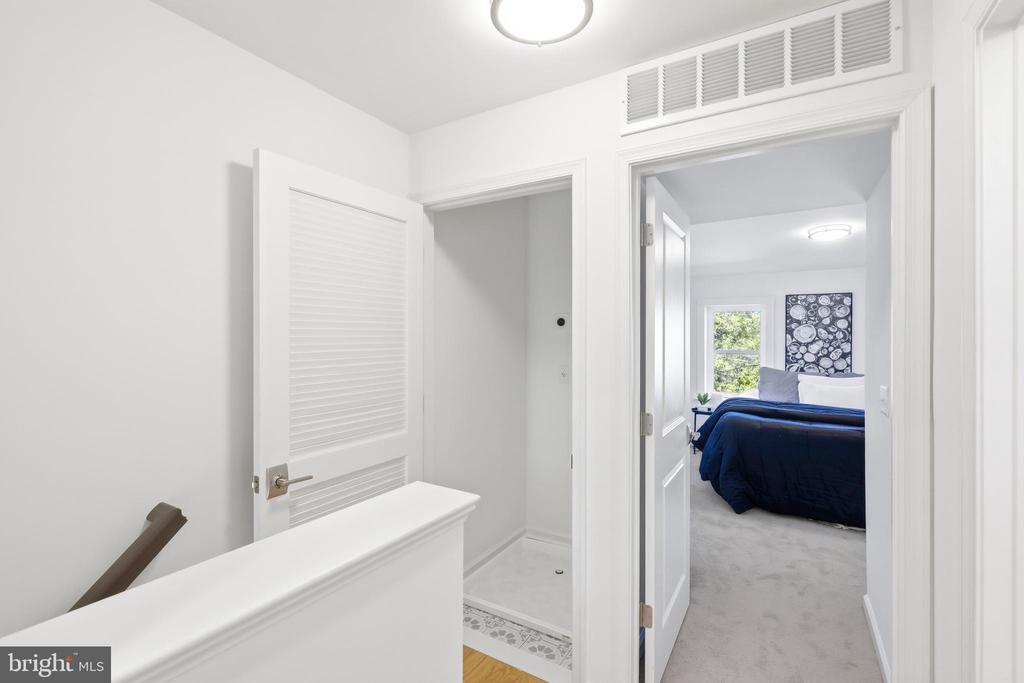 1307 N BROADWAY