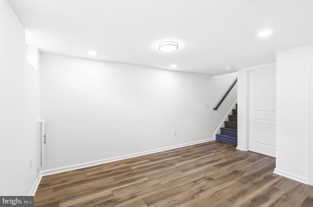 1307 N BROADWAY