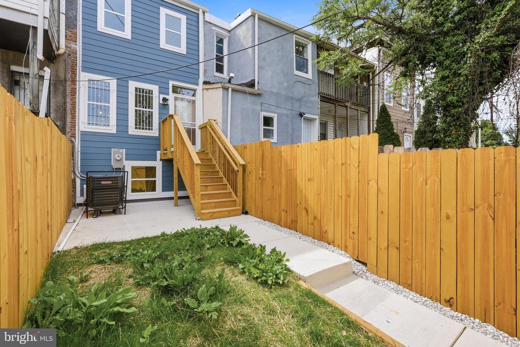 1307 N BROADWAY