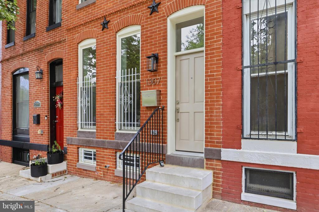 1307 N BROADWAY