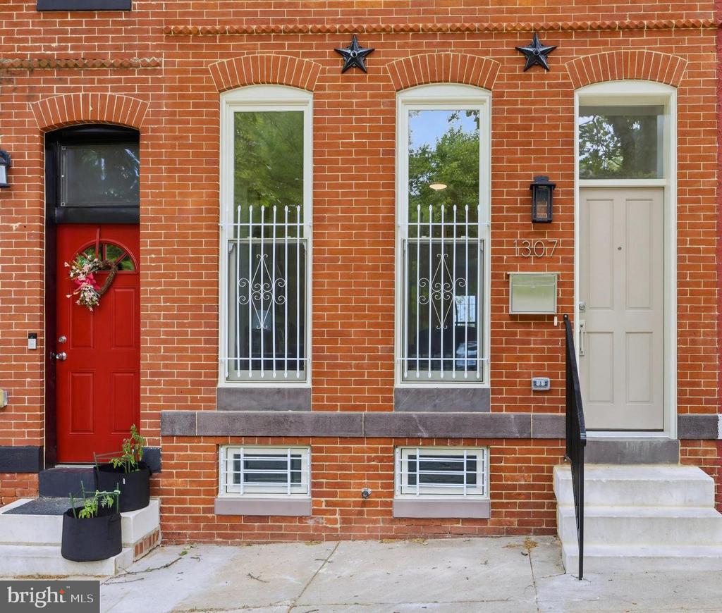 1307 N BROADWAY