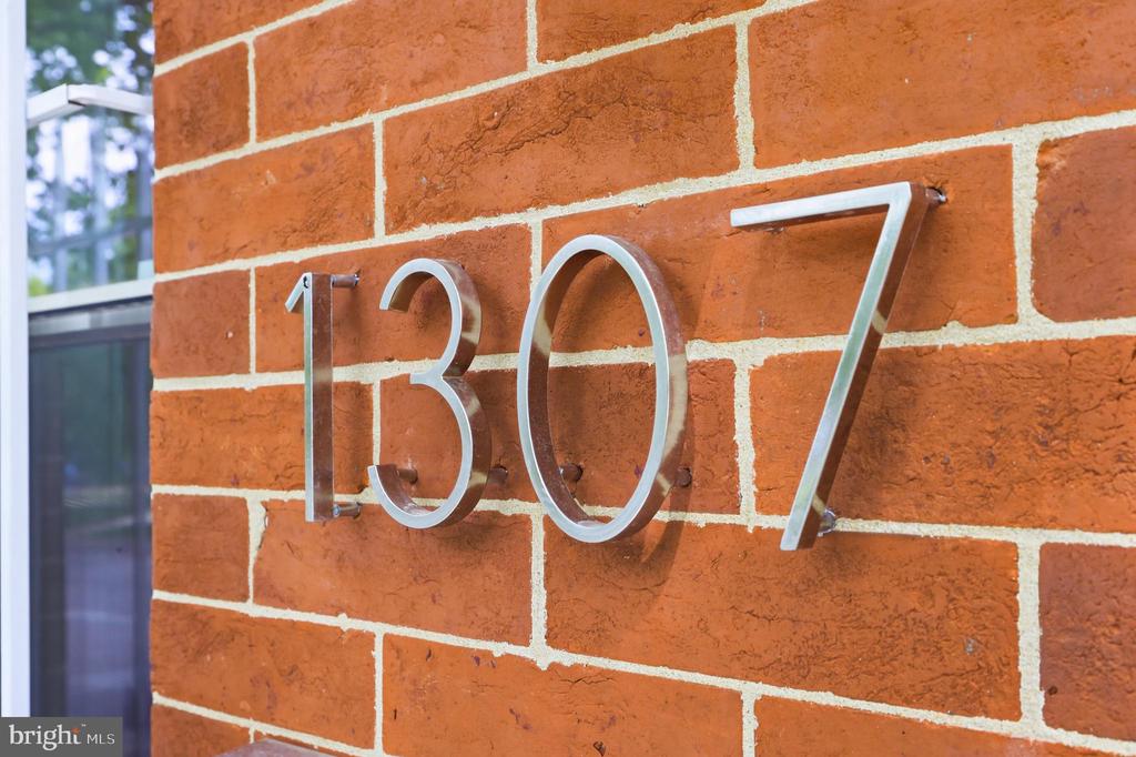 1307 N BROADWAY