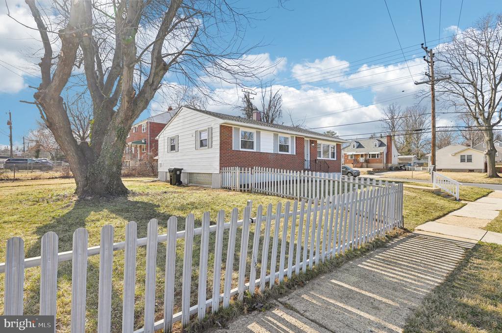 1533 Ingleside Ave