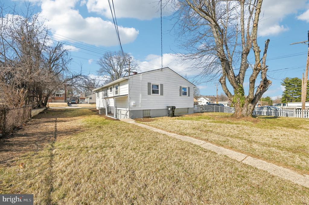 1533 Ingleside Ave