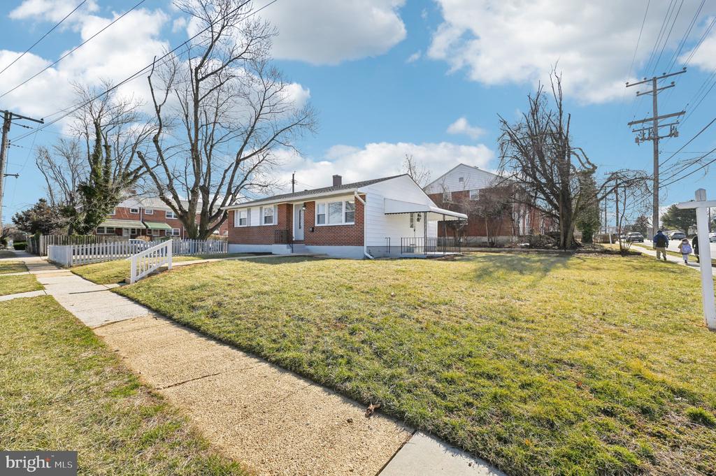 1533 Ingleside Ave