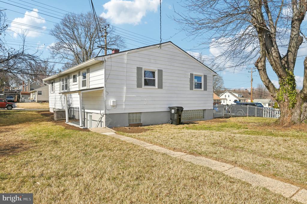 1533 Ingleside Ave