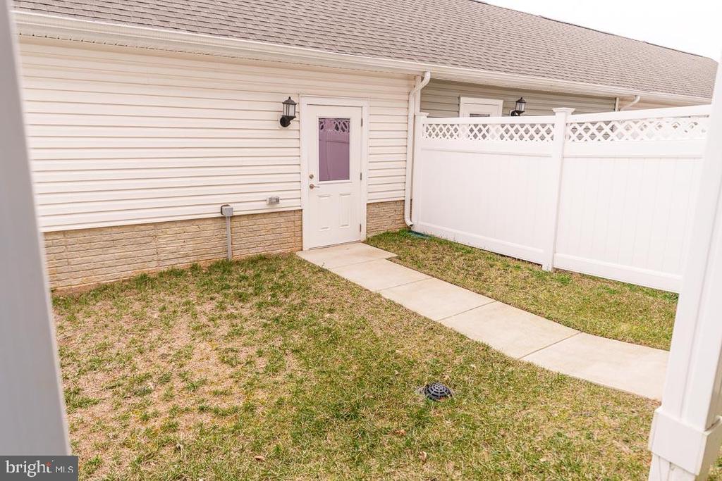 11519 Charlotte Bronte Ln