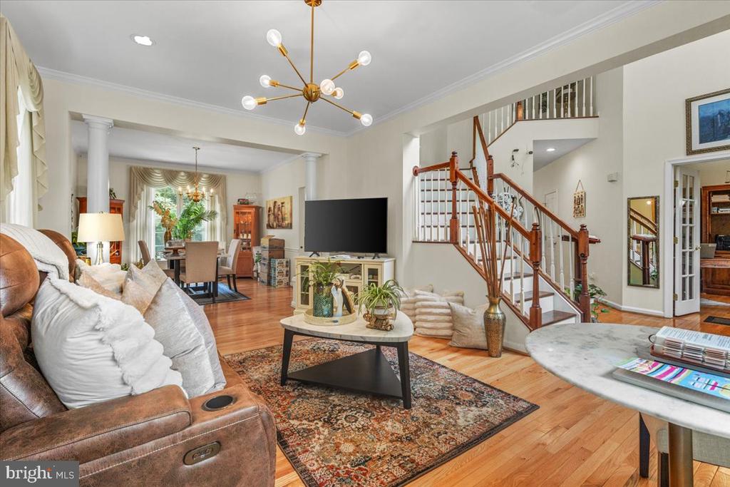8200 Tiverton Dr