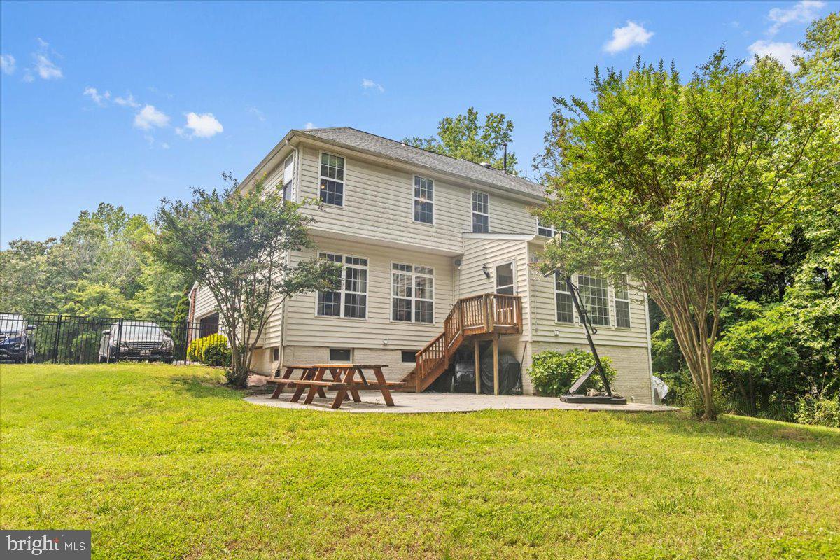 8200 Tiverton Dr