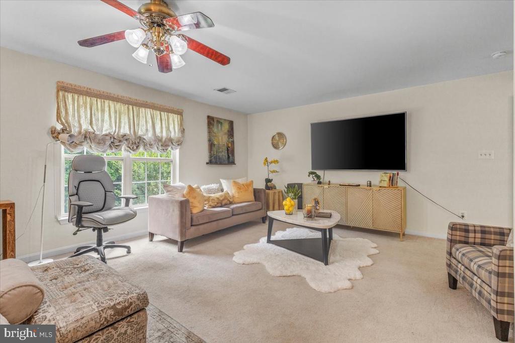 8200 Tiverton Dr