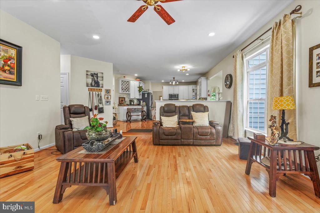 8200 Tiverton Dr