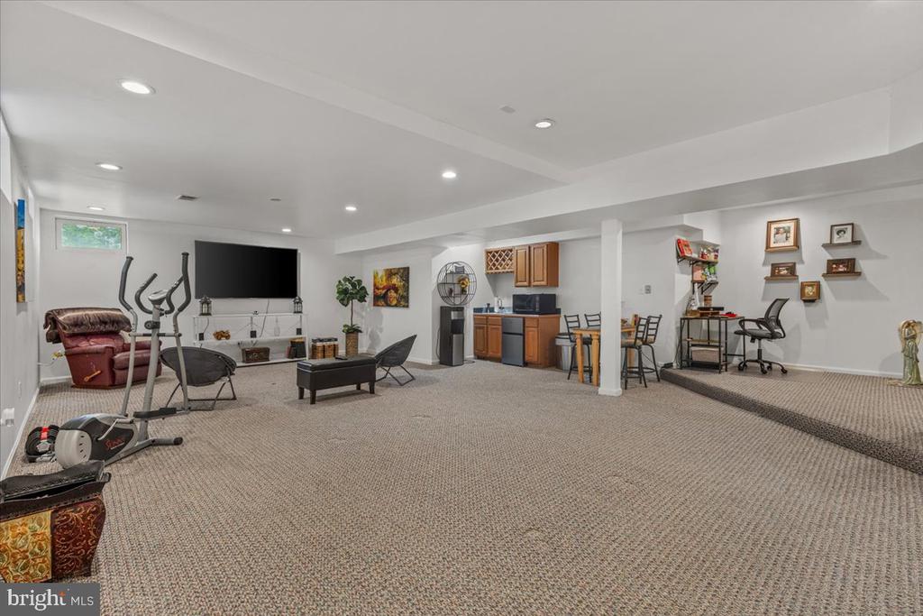 8200 Tiverton Dr