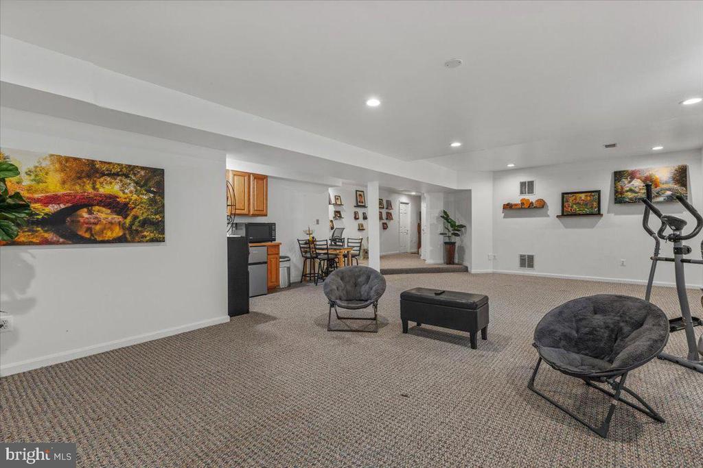 8200 Tiverton Dr