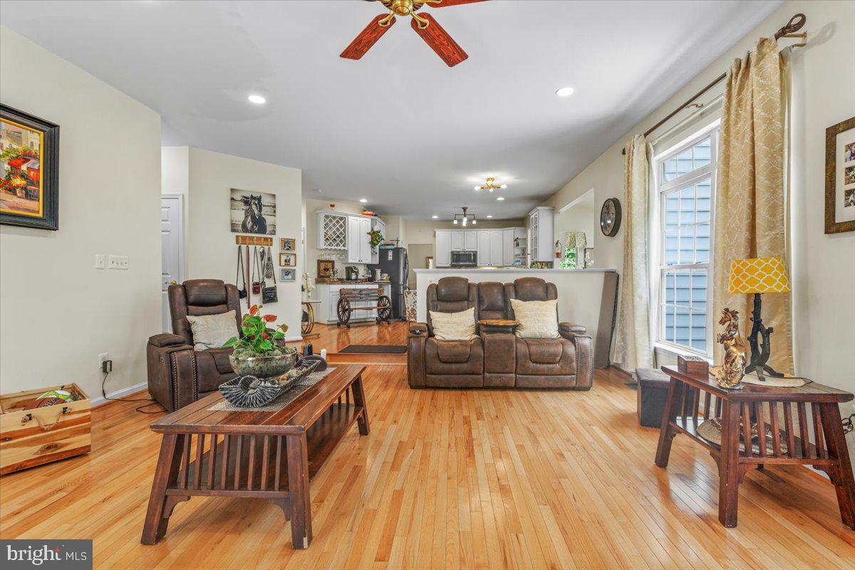 8200 Tiverton Dr