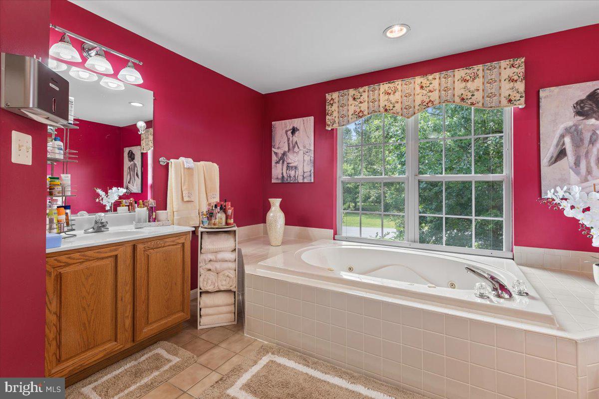 8200 Tiverton Dr