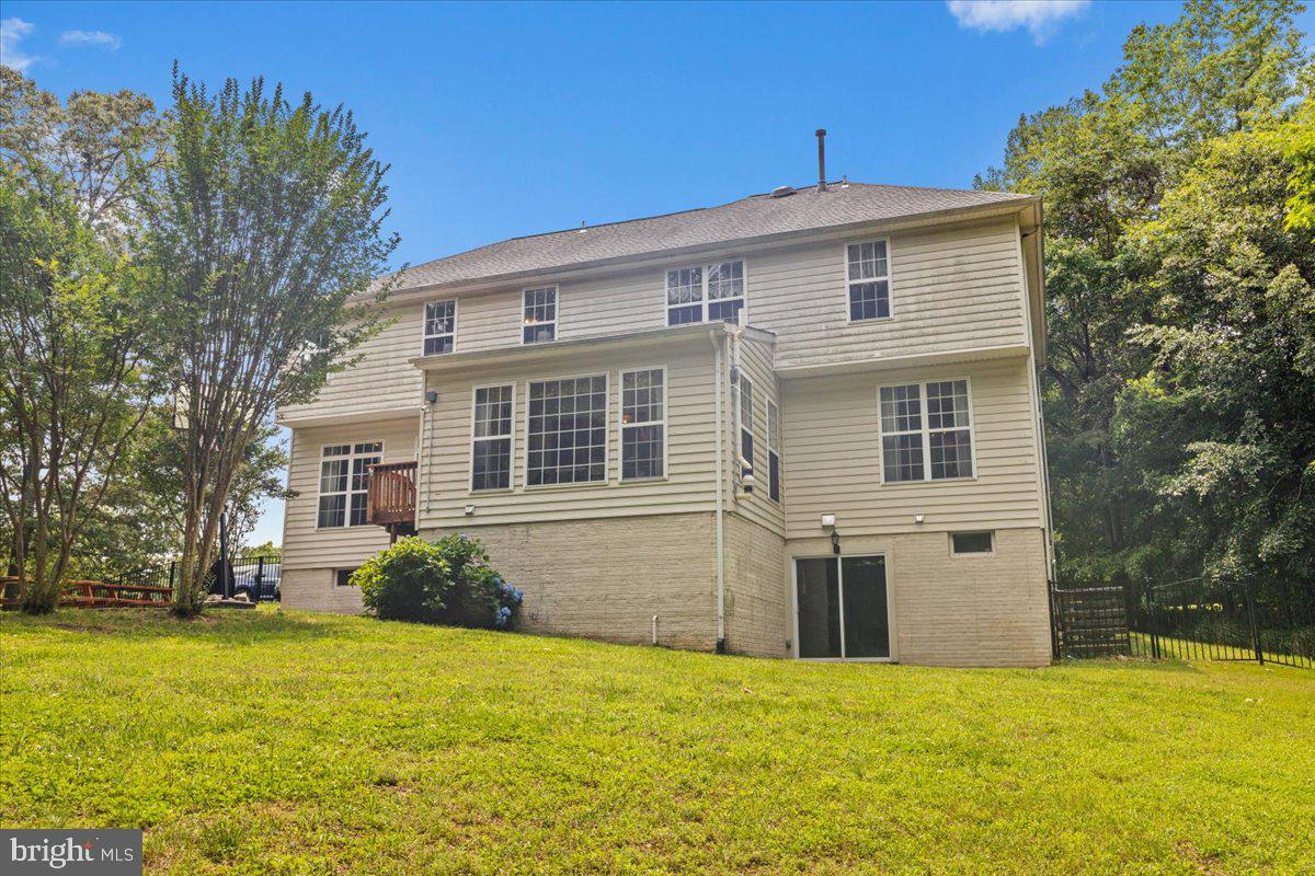 8200 Tiverton Dr