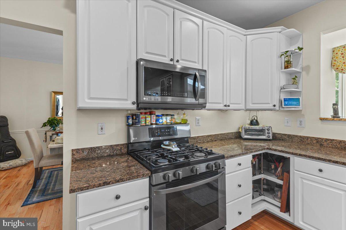 8200 Tiverton Dr