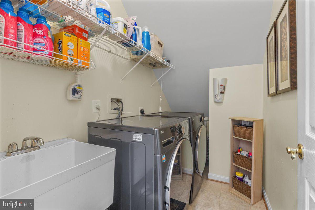8200 Tiverton Dr