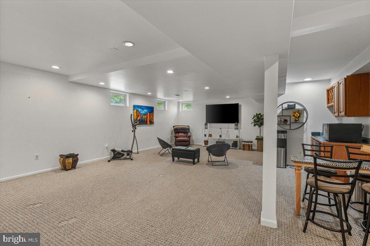 8200 Tiverton Dr