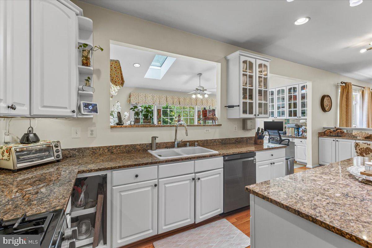 8200 Tiverton Dr