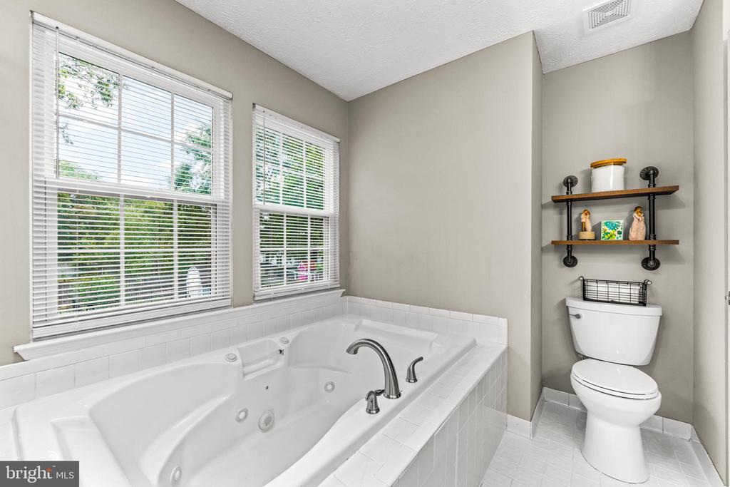 10602 ASHFORD CIRCLE