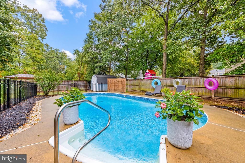 10602 ASHFORD CIRCLE